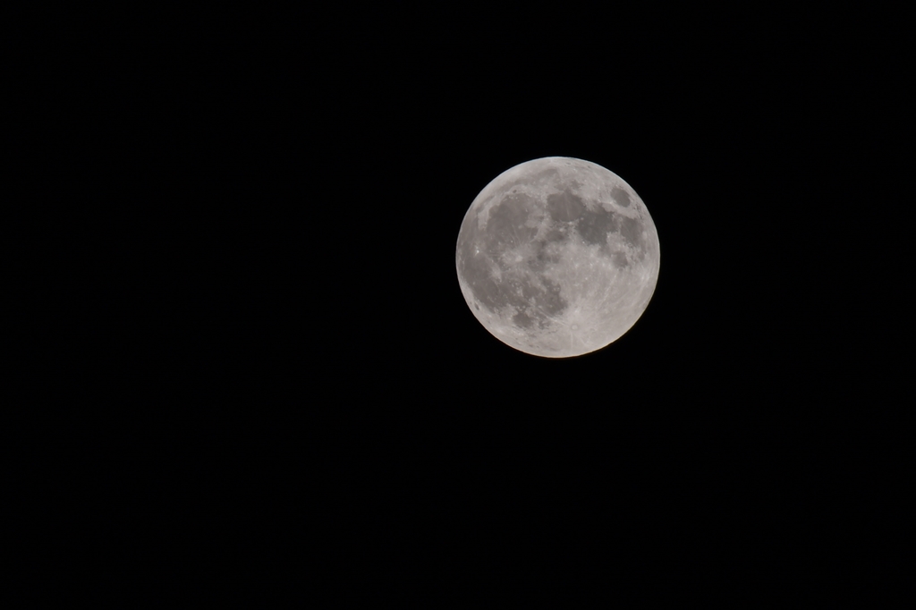 The moon at 7:16 PM US Central on September 27, 2015.